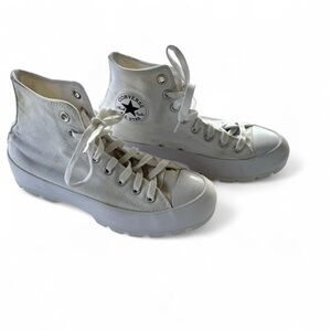 Converse Chuck Taylor All Star Lugged Shoes Womens Size 9 White High Top 565902C